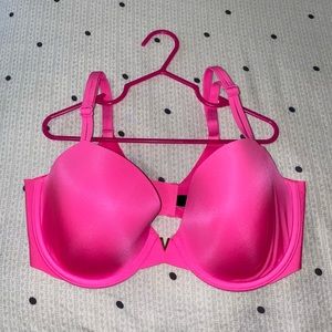 VS LOVE CLOUD
Smooth Lightly Lined Demi Bra 34D